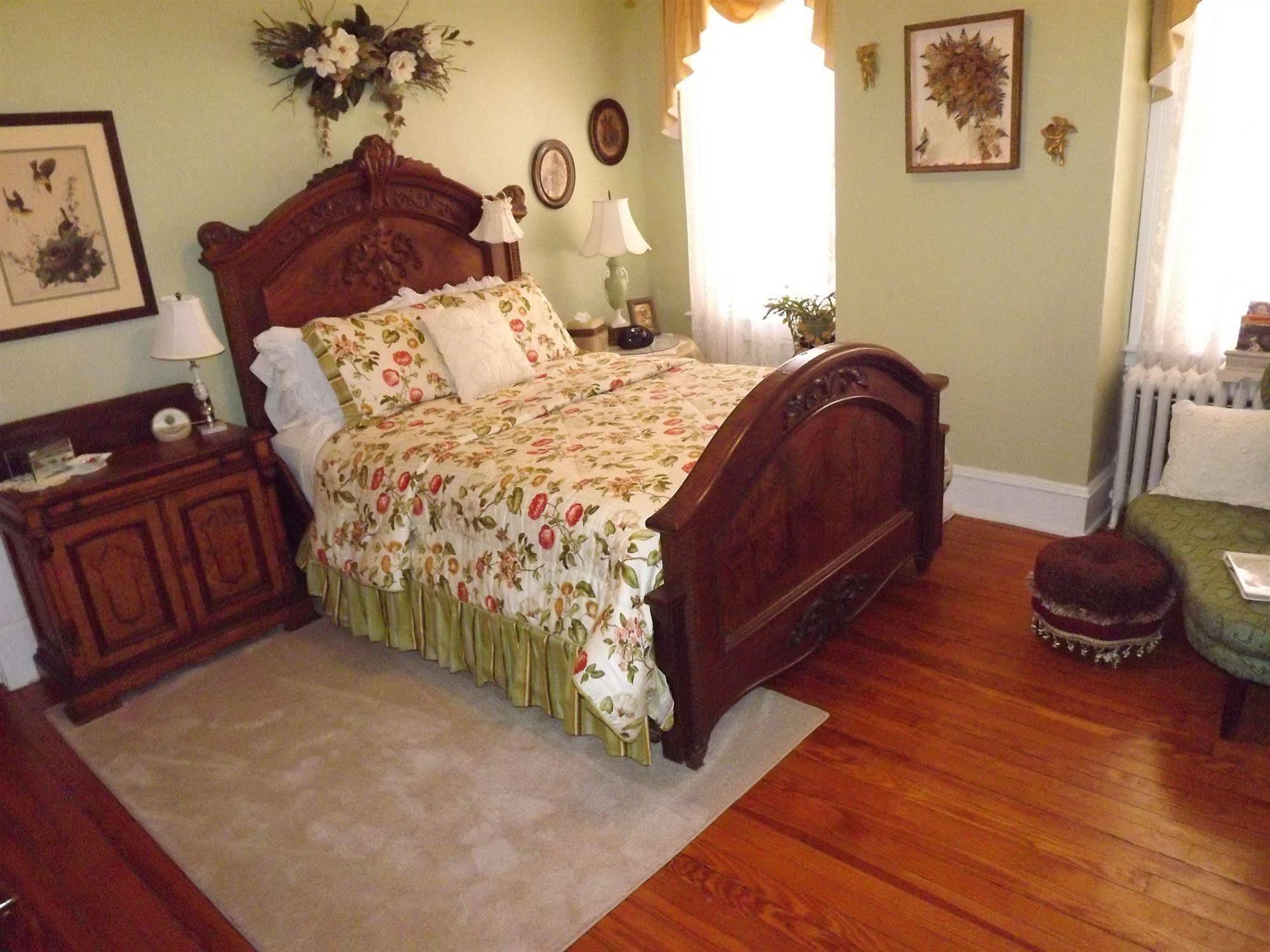 Belle Hearth Bed And Breakfast Waynesboro Exterior photo
