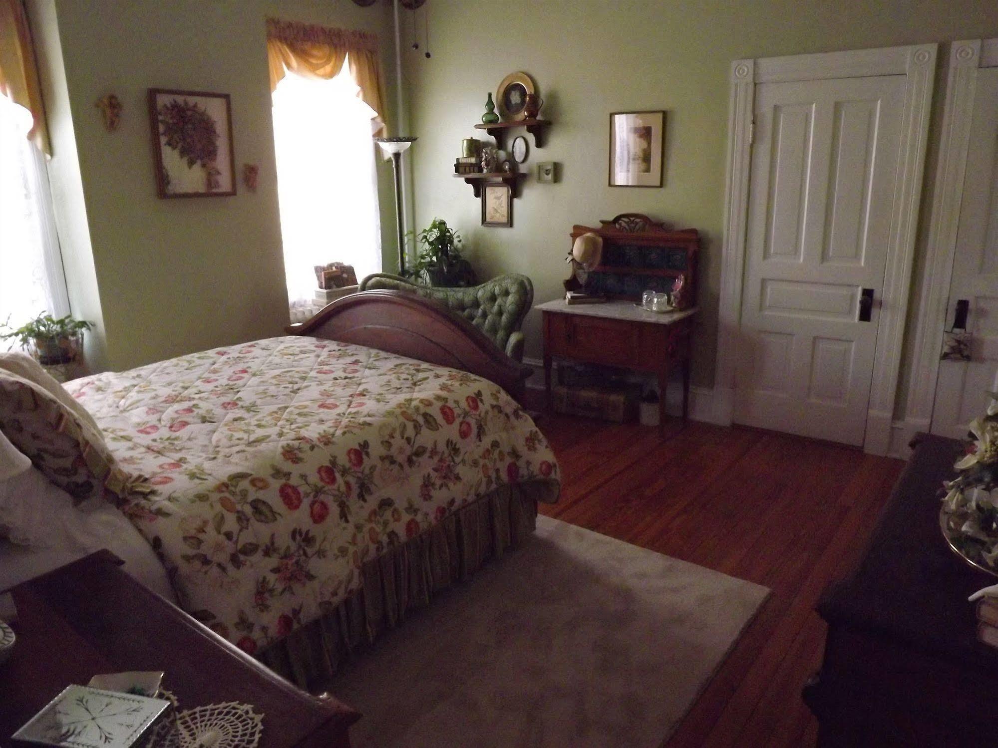 Belle Hearth Bed And Breakfast Waynesboro Exterior photo